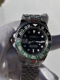 Seiko MOD GMT automata karóra, acél, fekete számlap, zöld-fekete lünetta, 40 mm, NH34 | Jungle