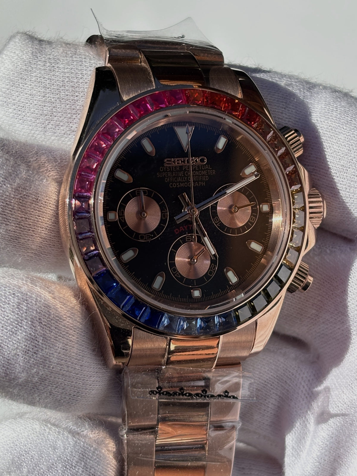 Seiko MOD kronográf karóra, rose gold, fekete számlap, szivárvány lünetta, 40 mm, VK63 | Prism