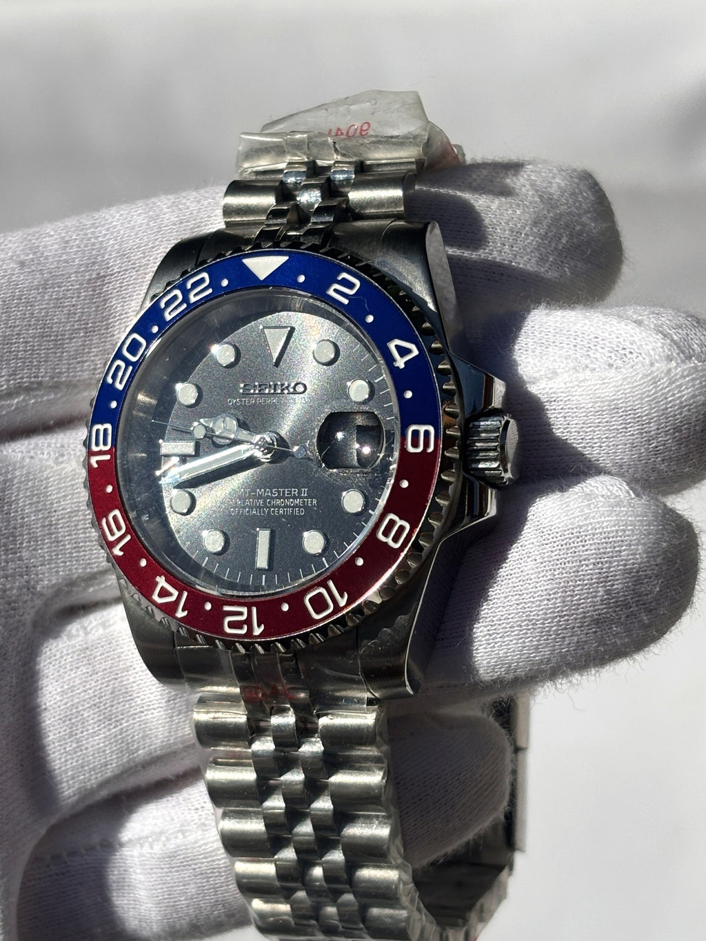 Seiko MOD GMT automata karóra, acél, fekete számlap, piros-kék lünetta, 40 mm, NH34 | Crimson