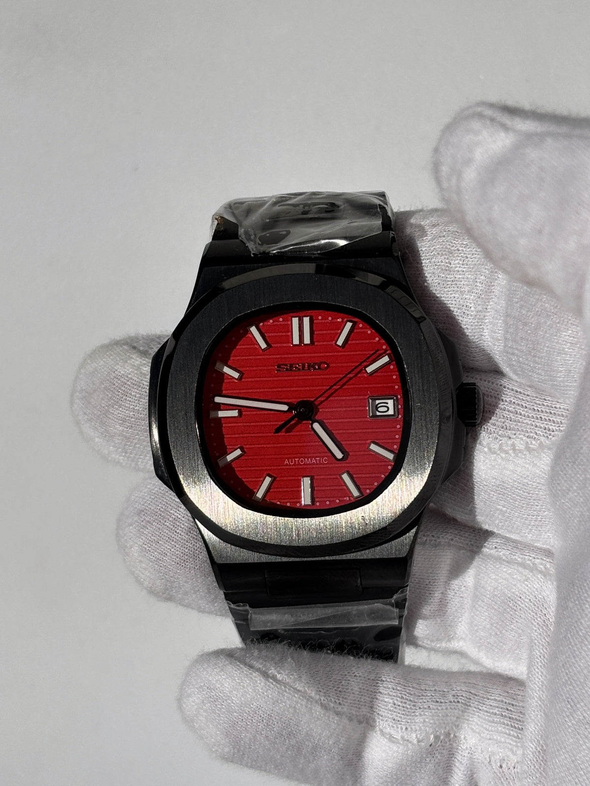 Seiko MOD automata karóra, fekete PVD, piros számlap, 41 mm, NH34 | Ruby