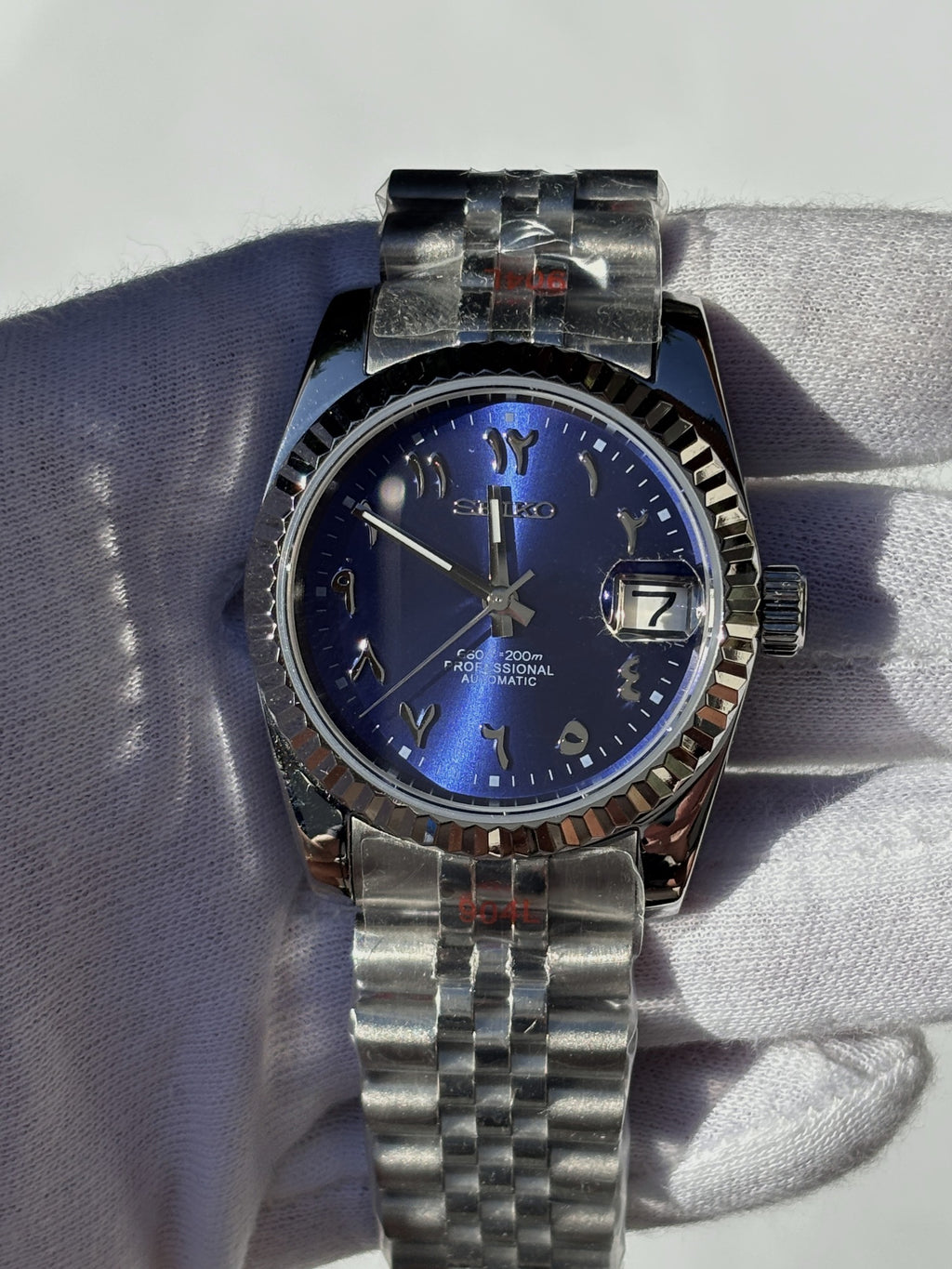 Seiko MOD automata karóra, acél, élénk kék számlap, arab írású számok, 39 mm, NH34 | Azure