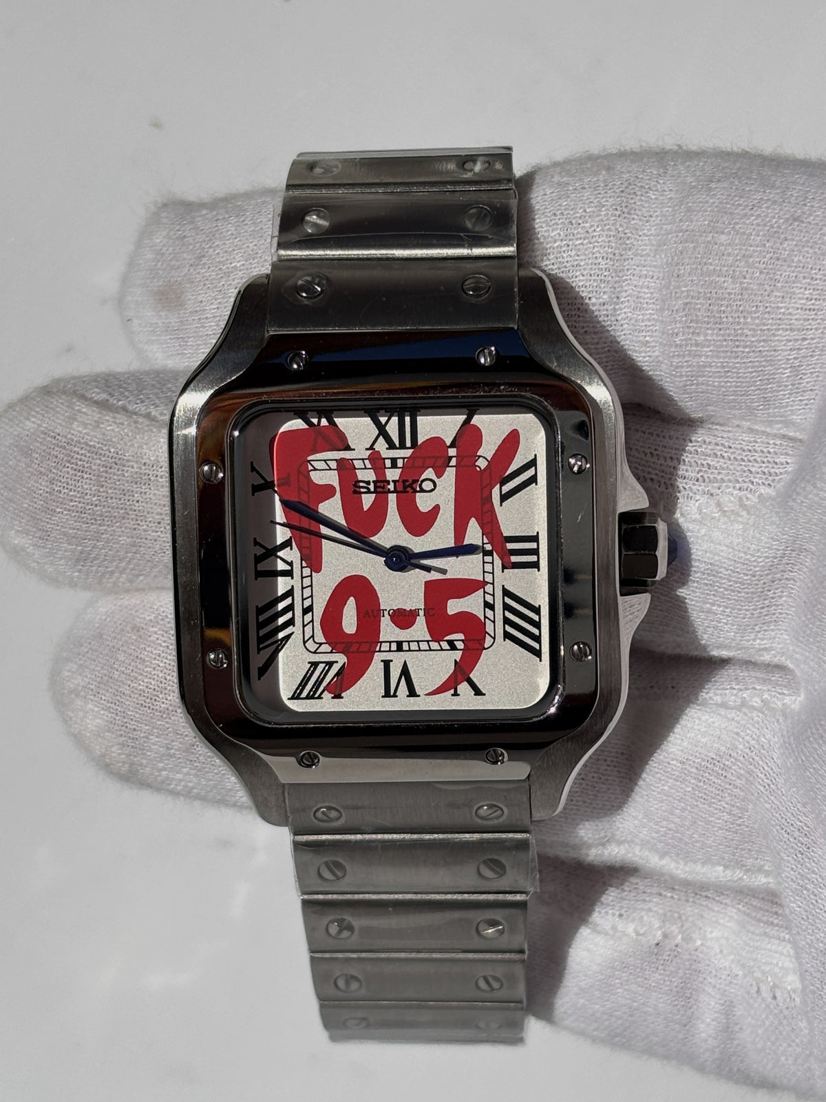 Seiko MOD automata karóra, acél, fehér számlap, piros graffiti felirat, 38 mm, NH34 | Rebel
