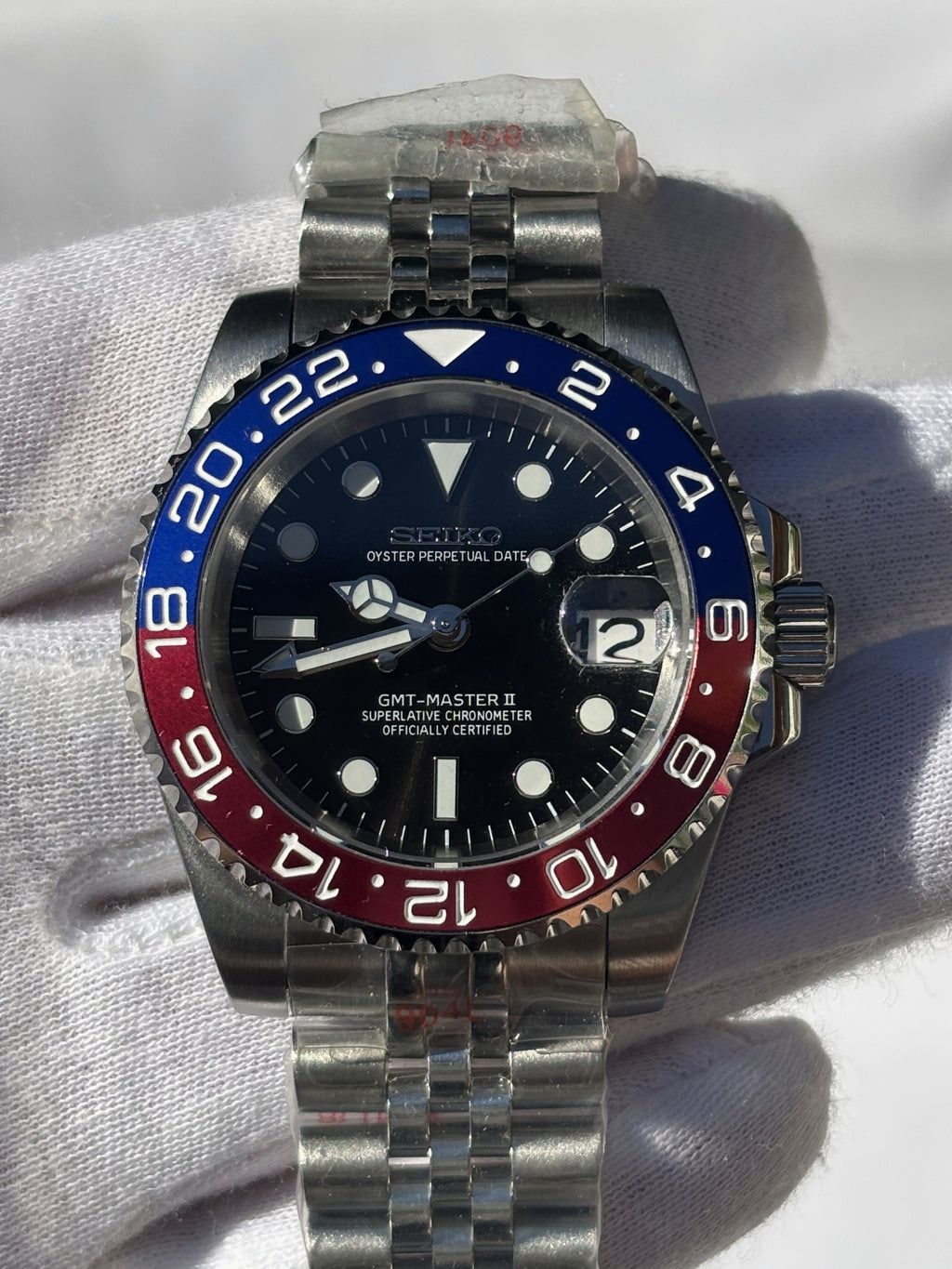 Seiko MOD GMT automata karóra, acél, fekete számlap, piros-kék lünetta, 40 mm, NH34 | Crimson
