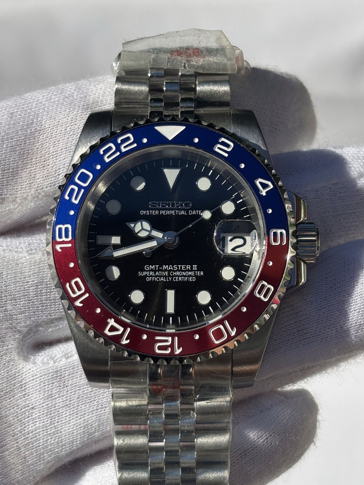 Seiko MOD GMT automata karóra, acél, fekete számlap, piros-kék lünetta, 40 mm, NH34 | Crimson