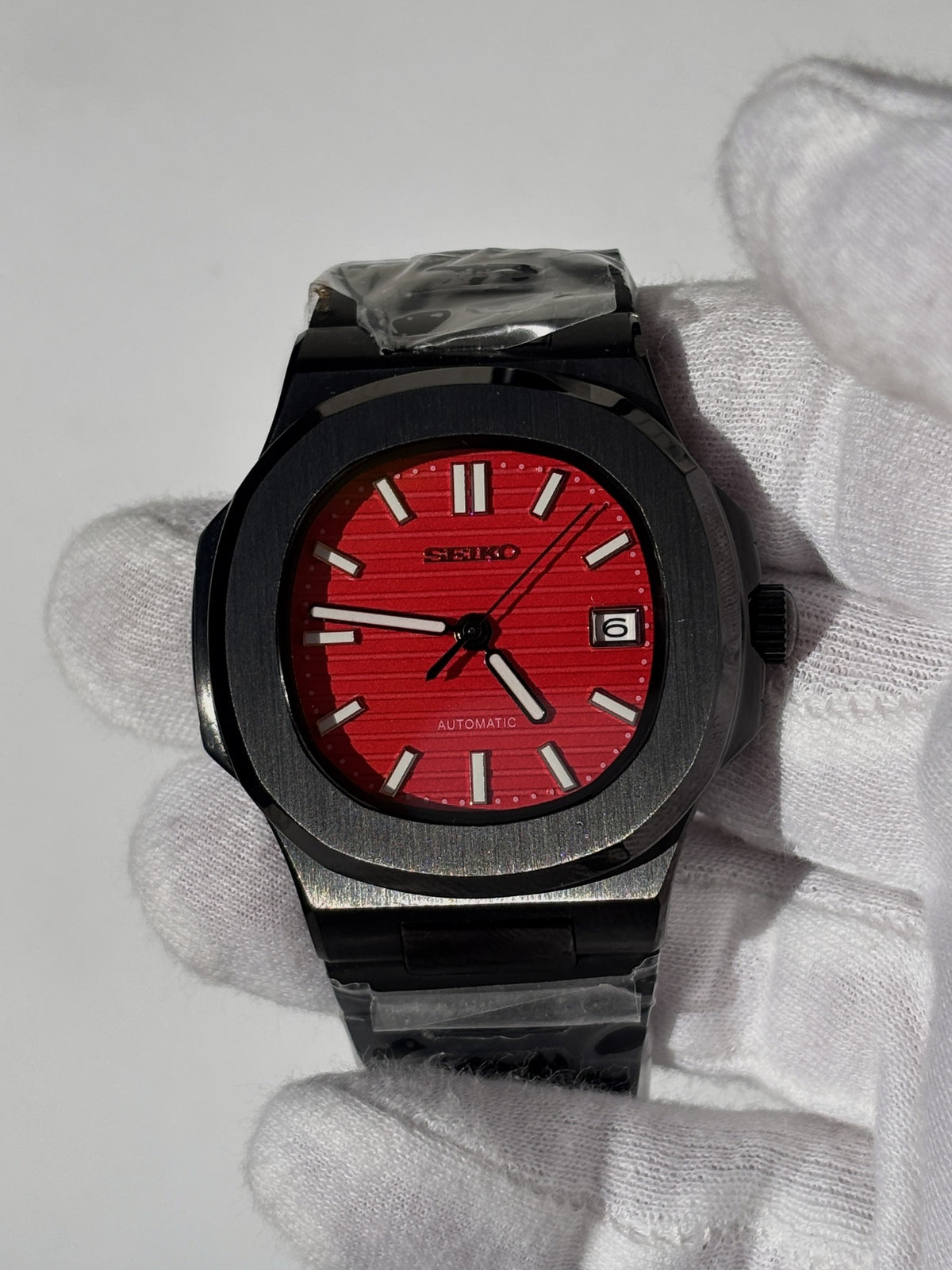 Seiko MOD automata karóra, fekete PVD, piros számlap, 41 mm, NH34 | Ruby