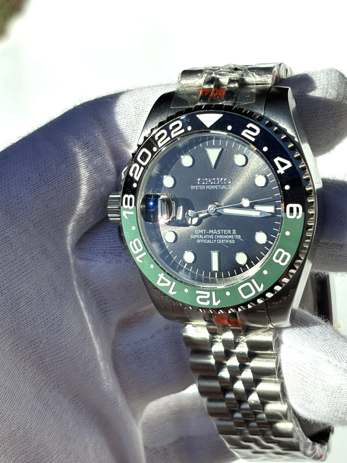 Seiko MOD GMT automata karóra, acél, fekete számlap, zöld-fekete lünetta, 40 mm, NH34 | Jungle