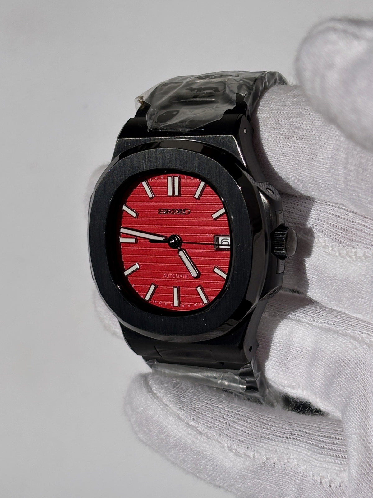 Seiko MOD automata karóra, fekete PVD, piros számlap, 41 mm, NH34 | Ruby