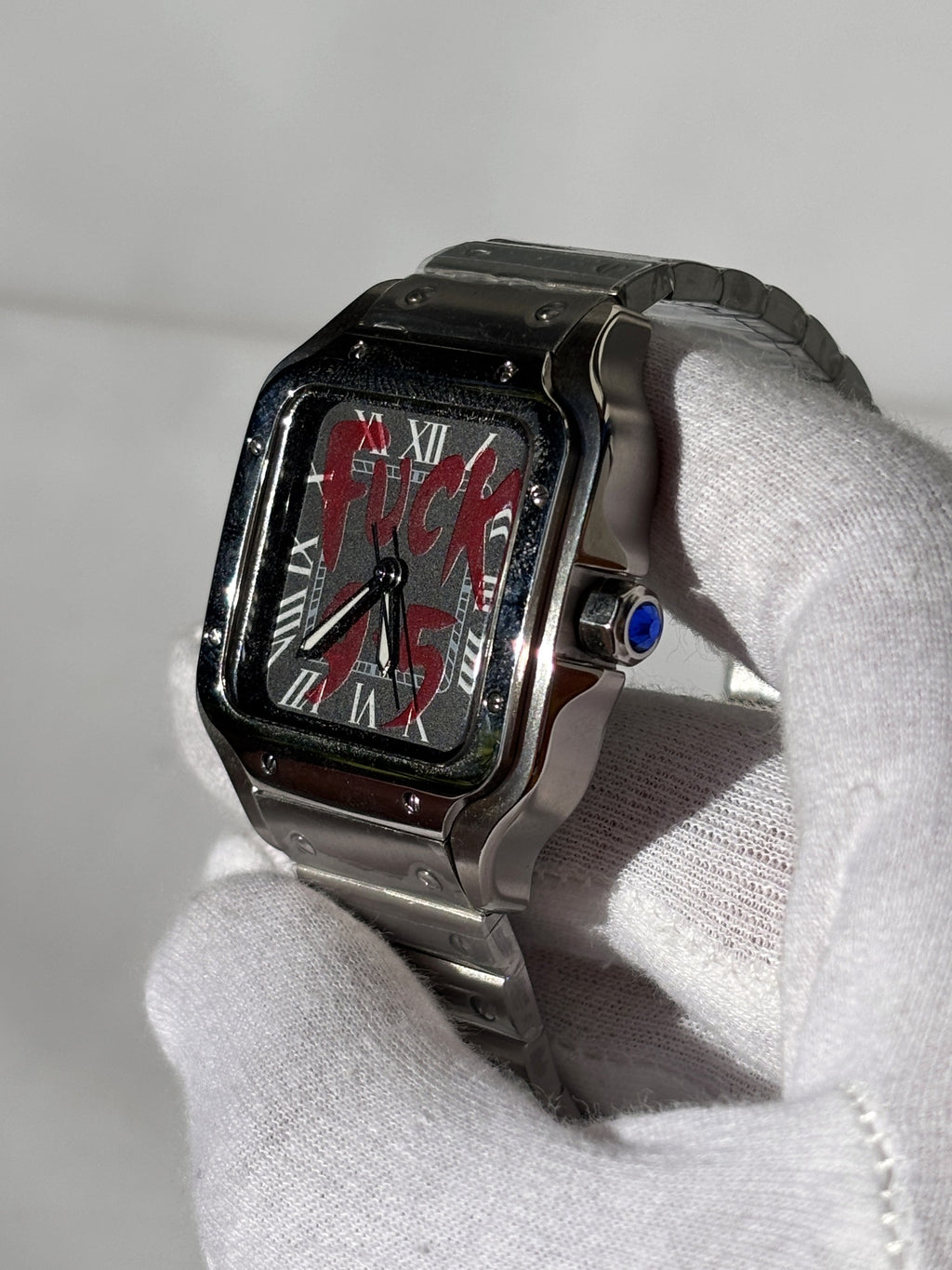 Seiko MOD automata karóra, acél, sötét számlap, piros graffiti felirat, 38 mm, NH34 | Ember