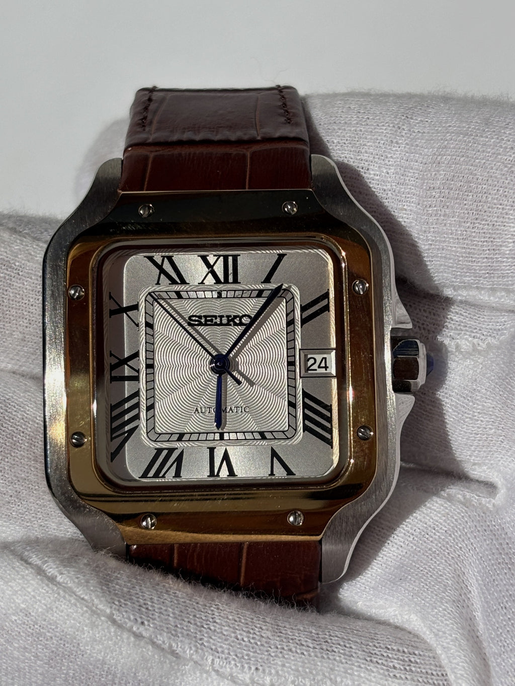 Seiko MOD automata karóra, arany/acél, fehér számlap, barna bőrszíj, 38 mm, NH34 | Cognac