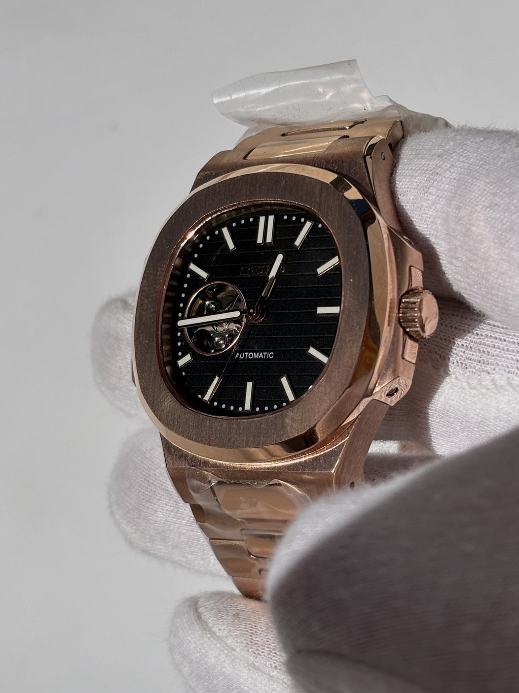 Seiko MOD automata, rose gold, fekete számlap, nyitott szív (open heart), 40 mm, NH34 | Onyx Heart