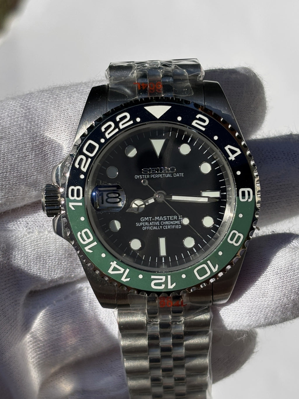 Seiko MOD GMT automata karóra, acél, fekete számlap, zöld-fekete lünetta, 40 mm, NH34 | Jungle