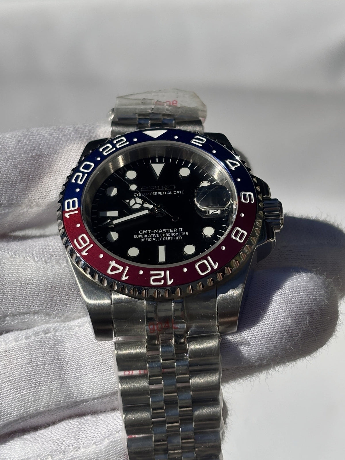Seiko MOD GMT automata karóra, acél, fekete számlap, piros-kék lünetta, 40 mm, NH34 | Crimson