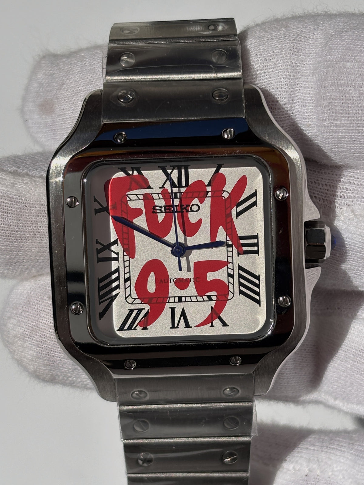 Seiko MOD automata karóra, acél, fehér számlap, piros graffiti felirat, 38 mm, NH34 | Rebel