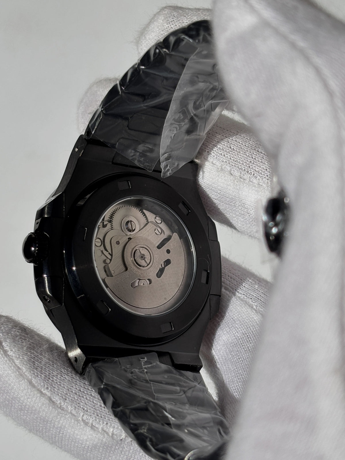 Seiko MOD automata karóra, fekete PVD, piros számlap, 41 mm, NH34 | Ruby