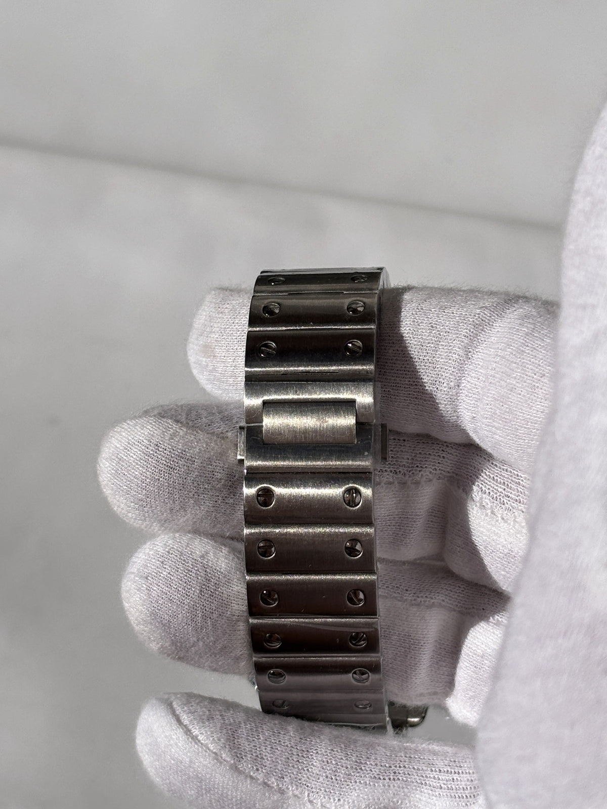 Seiko MOD automata karóra, acél, sötét számlap, piros graffiti felirat, 38 mm, NH34 | Ember