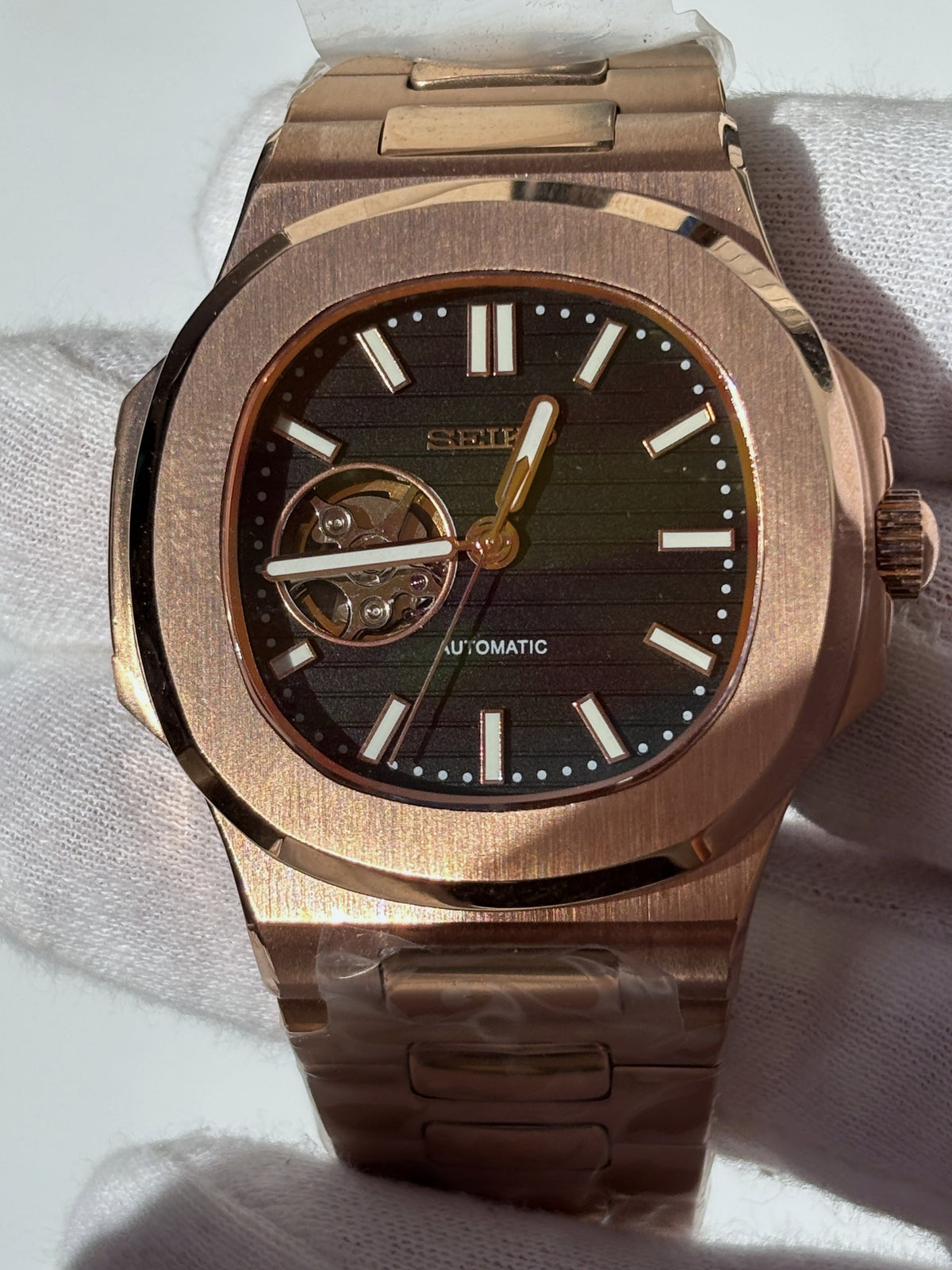 Seiko MOD automata, rose gold, fekete számlap, nyitott szív (open heart), 40 mm, NH34 | Onyx Heart