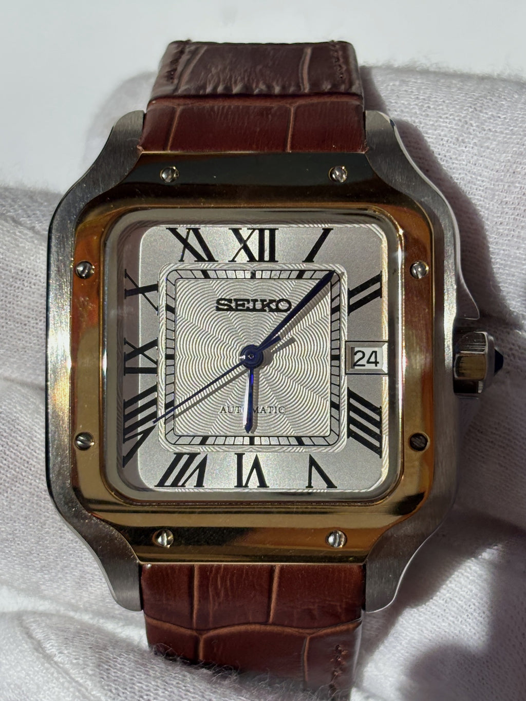 Seiko MOD automata karóra, arany/acél, fehér számlap, barna bőrszíj, 38 mm, NH34 | Cognac